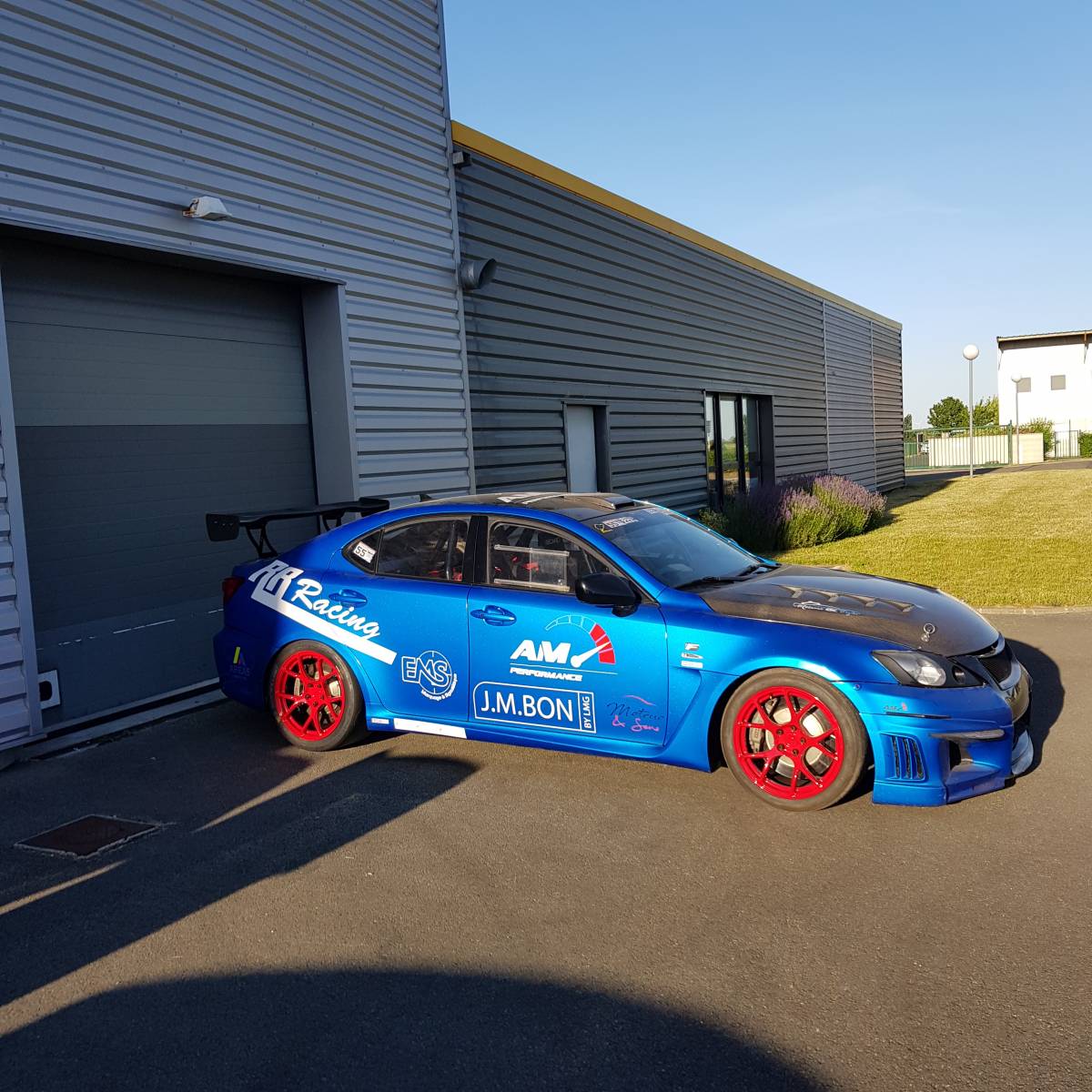 L'Industrie automobile Caennaise usine ses pièces chez EMS.